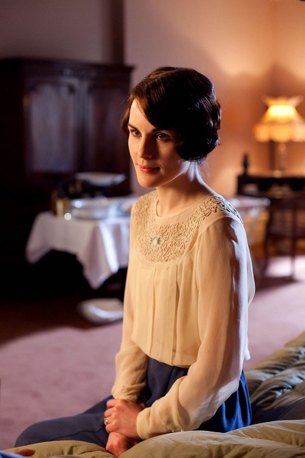 Downton-Abbey-Mary2-Vogue-30Apr13-ITV_b.jpg