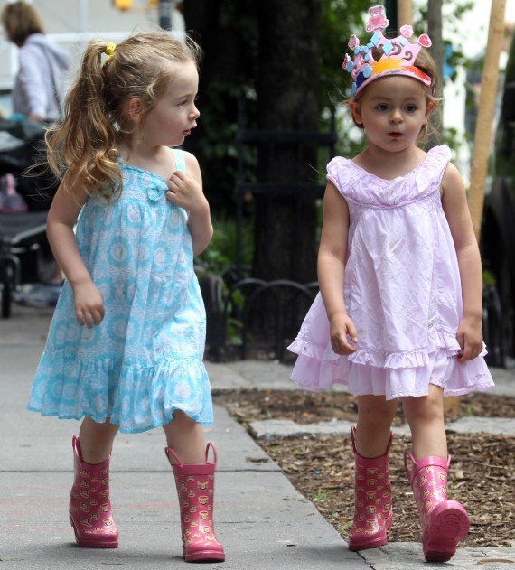 o-SARAH-JESSICA-PARKER-TWINS-570 (8).jpg