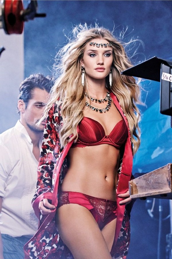 Mand-S-Christmas-9-Vogue-5Nov13-pr_b_592x888