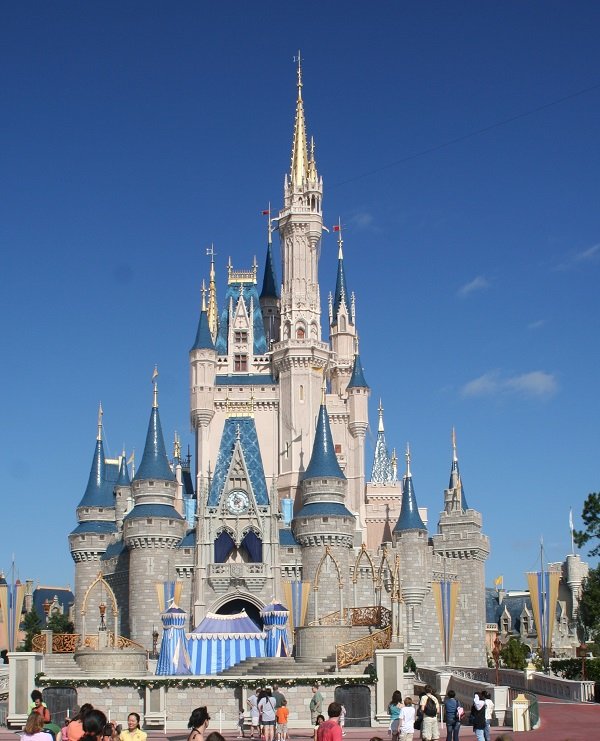 Cinderella_Castle_at_Magic_Kingdom_-_Walt_Disney_World_Resort_in_Florida